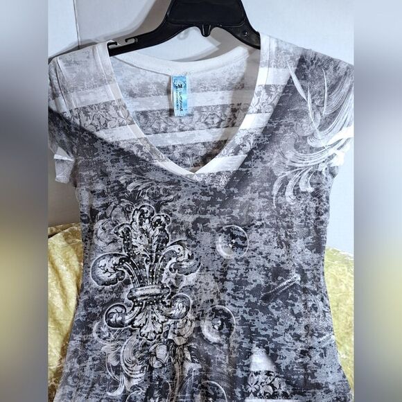 Graphic Tee California Blue  EUC - Picture 3 of 9